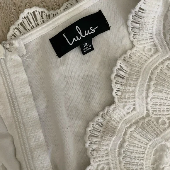 Elegant White Lace Dress - Picture 2 of 3